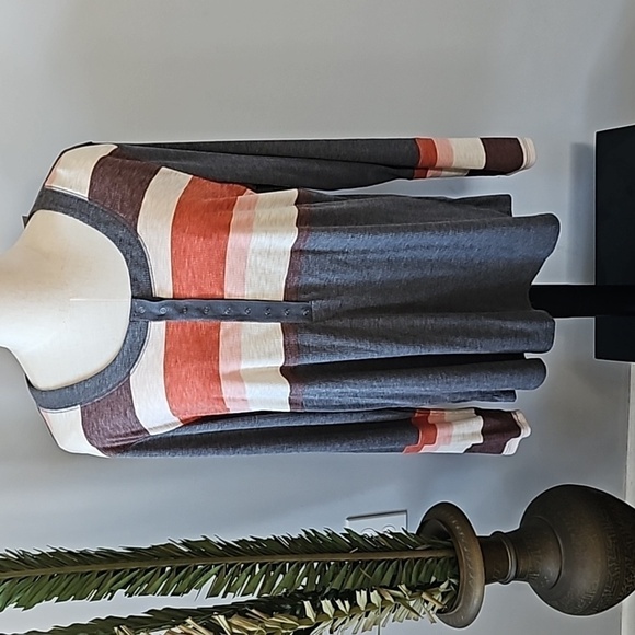 Maurices Gray Henley Long Sleeve Tee with Rust and Pink Stripes NWT - Picture 2 of 12